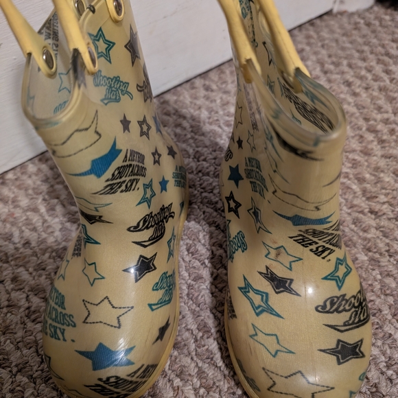 Kids Yellow Star Print Rain Boots - Picture 2 of 6